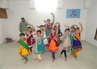 IQE - Dancing